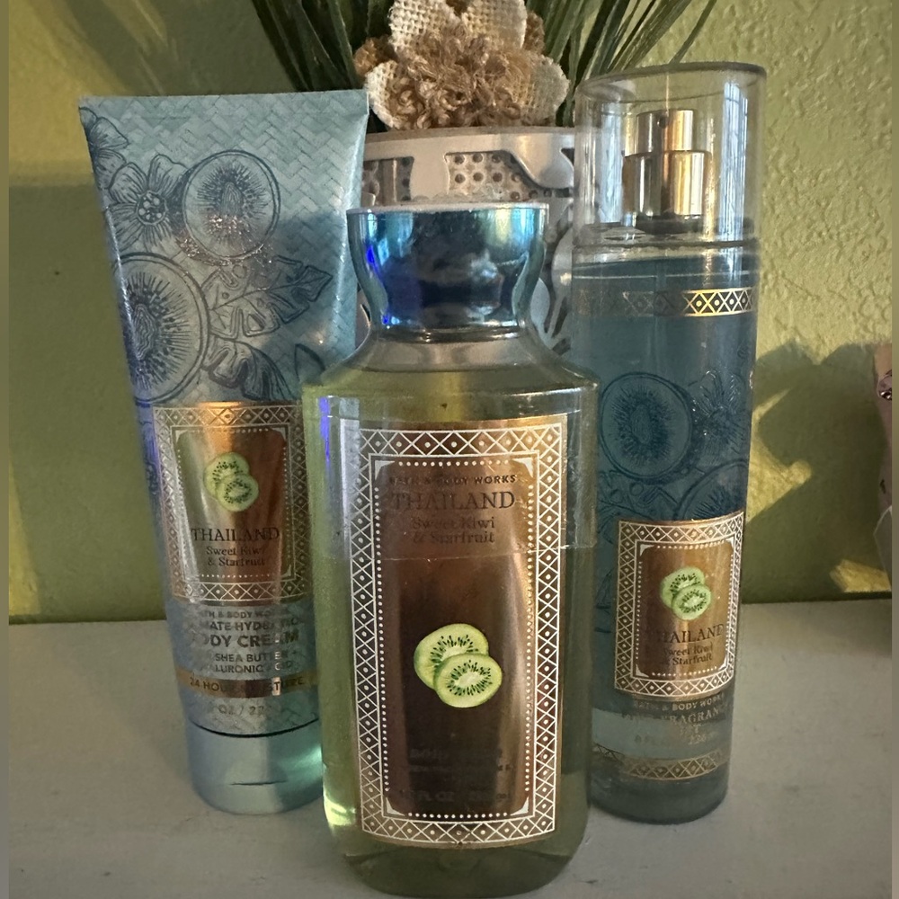 Bath & Body Works Thailand Collection - Blue and Gold - Picture 1 of 3